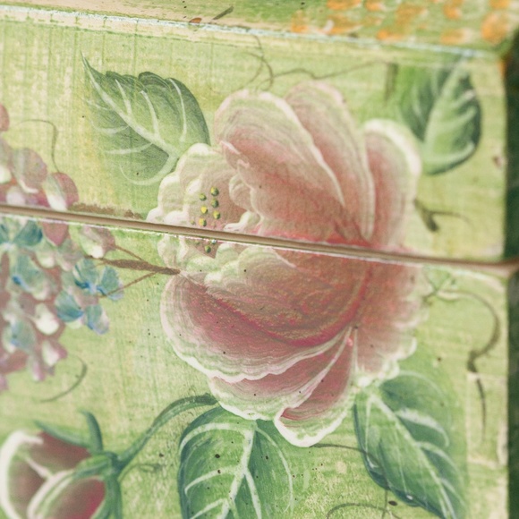 Vintage tole painted box bag, spring green and garden roses - Picture 5 of 15